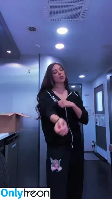 Kira Kosarin nude photo #0328 (kira_kosarin / kirakosarin)