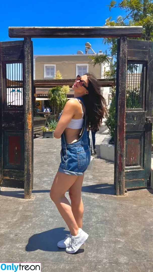 Kira Kosarin nude photo #0410 (kira_kosarin / kirakosarin)