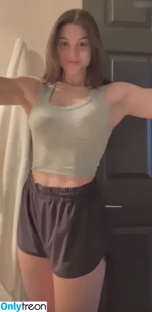 Kira Kosarin / kirakosarin nude photo #1166