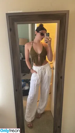 Kira Kosarin / kirakosarin nude photo #1611