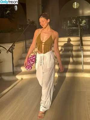 Kira Kosarin / kirakosarin nude photo #1613