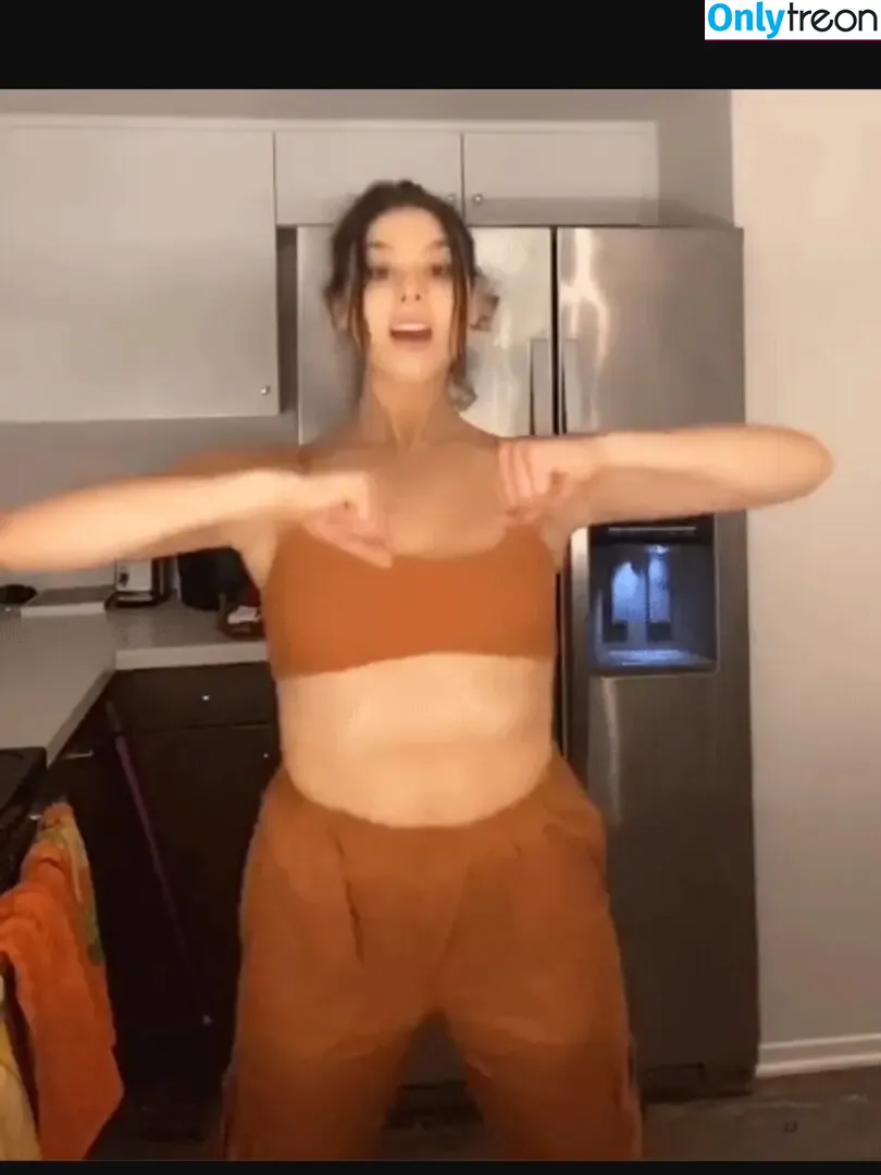 Kira Kosarin nude photo #1052 (kira_kosarin / kirakosarin)