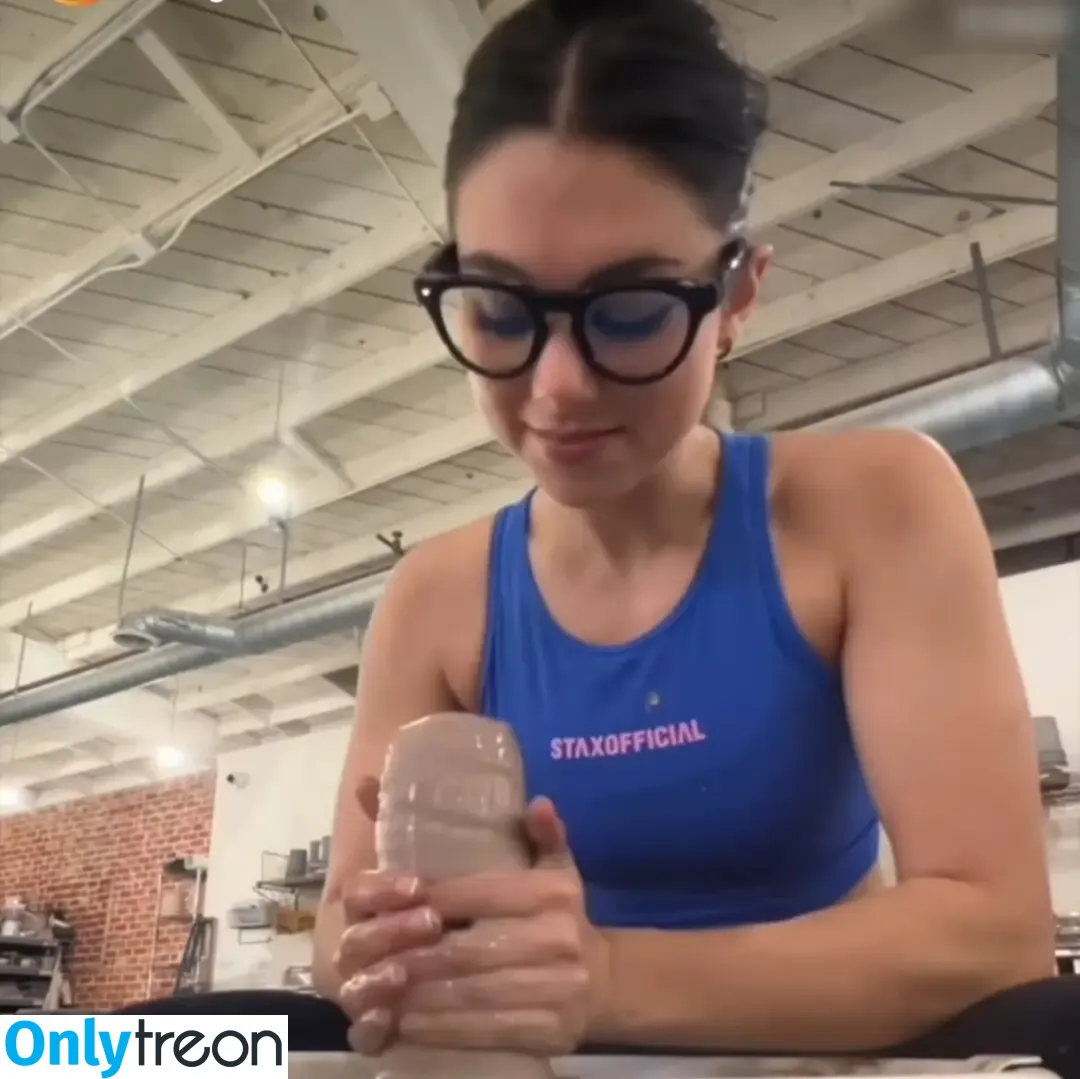 Kira Kosarin nude photo #1108 (kirakosarin)