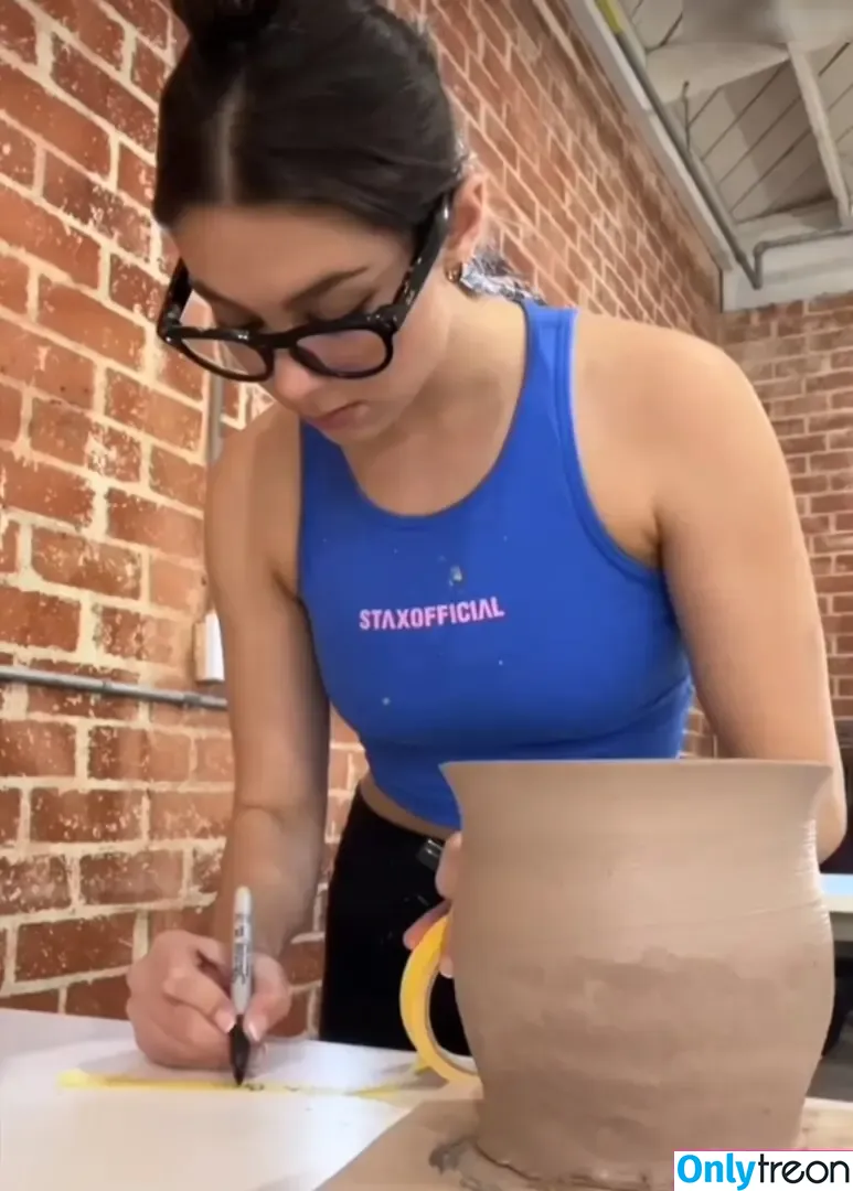 Kira Kosarin nude photo #1111 (kirakosarin)