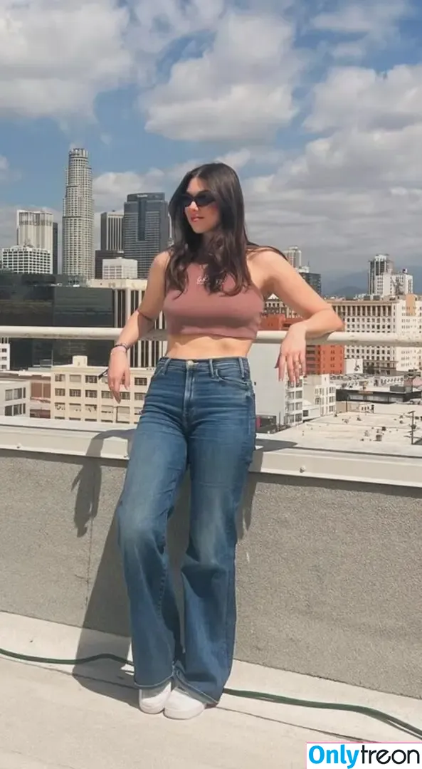 Kira Kosarin nude photo #1120 (kirakosarin)