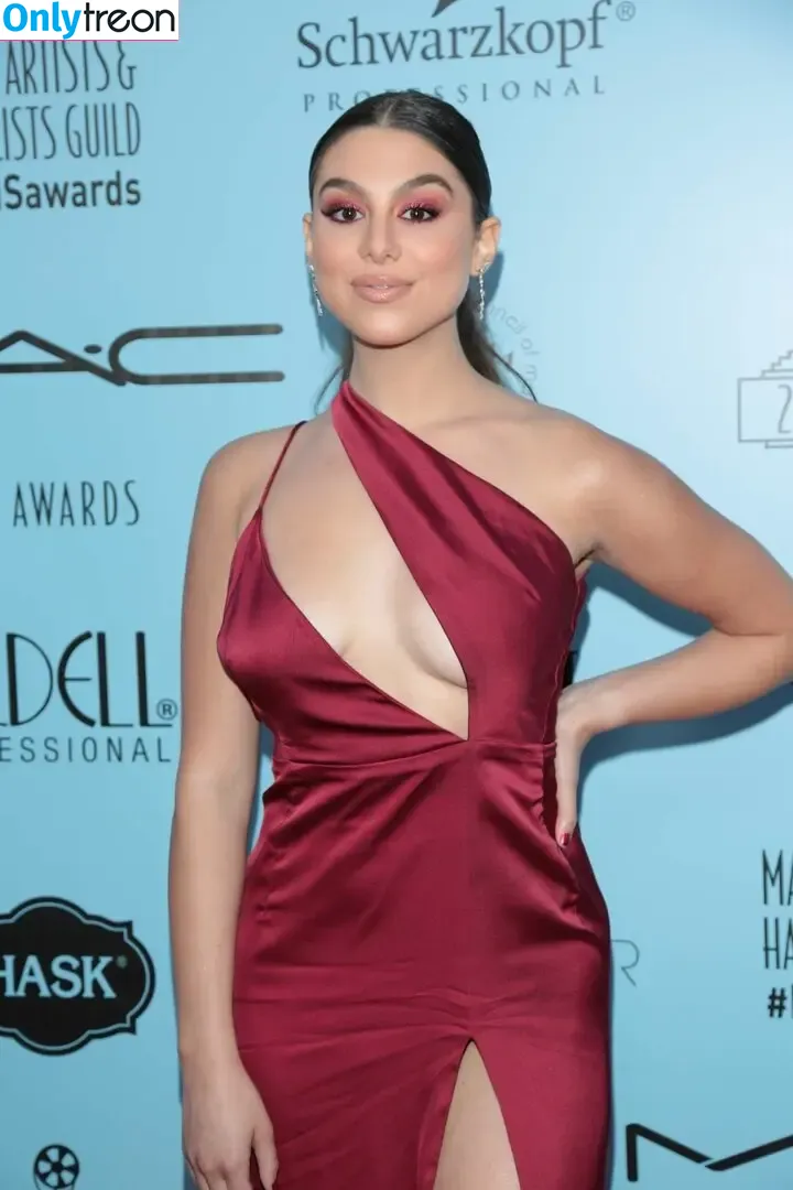 Kira Kosarin nude photo #1135 (kirakosarin)