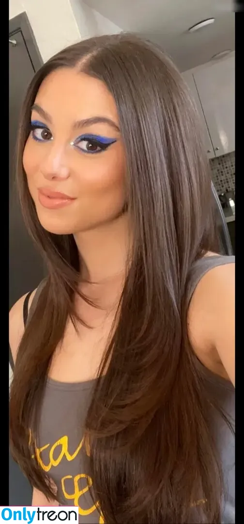 Kira Kosarin nude photo #1187 (kirakosarin)