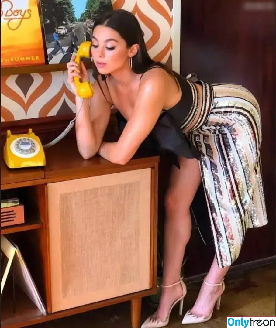 Kira Kosarin nude photo #1189 (kirakosarin)