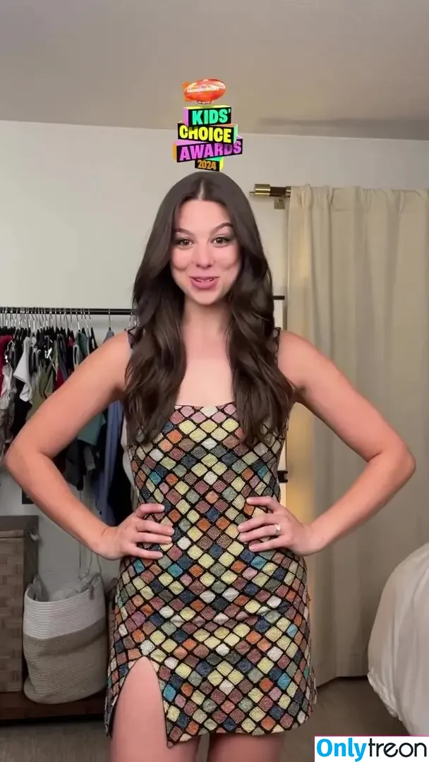 Kira Kosarin nude photo #1197 (kirakosarin)