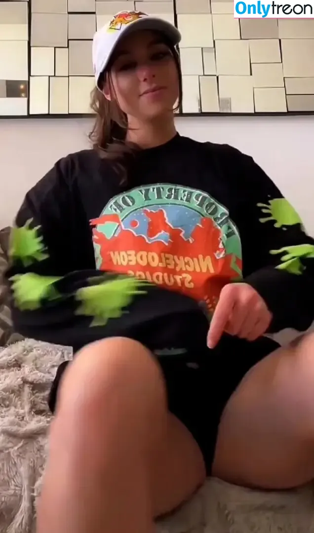 Kira Kosarin nude photo #1211 (kirakosarin)