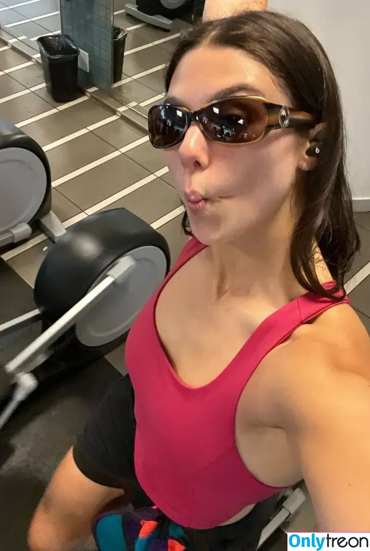 Kira Kosarin nude photo #1242 (kirakosarin)
