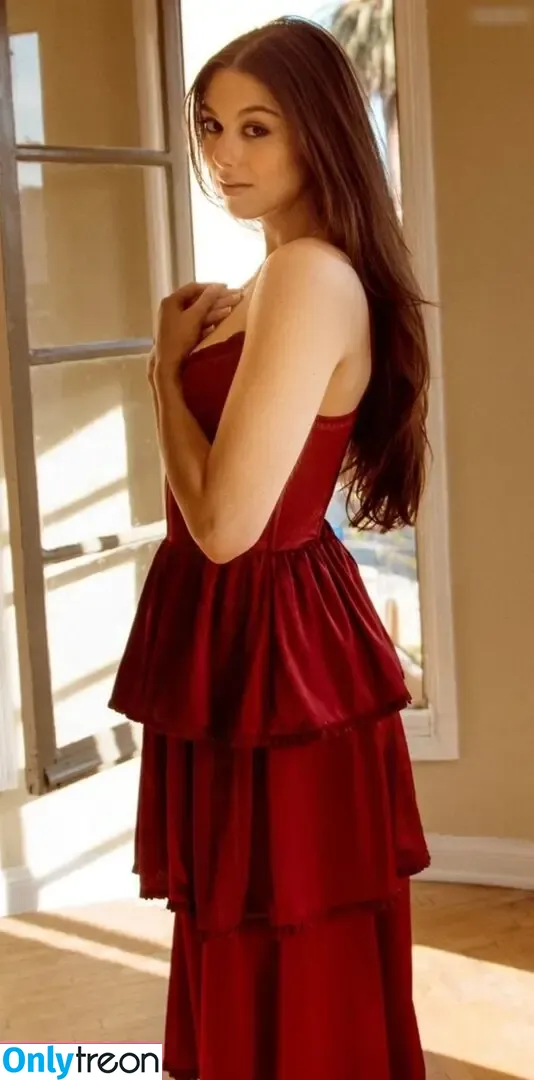 Kira Kosarin nude photo #1273 (kirakosarin)