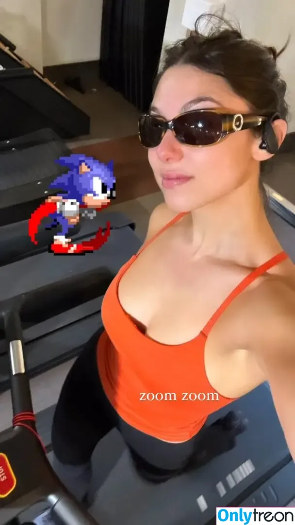 Kira Kosarin nude photo #1291 (kirakosarin)