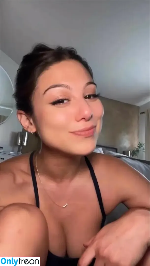 Kira Kosarin nude photo #1648 (kirakosarin)