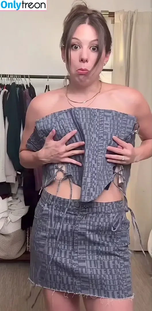 Kira Kosarin nude photo #1688 (kirakosarin)
