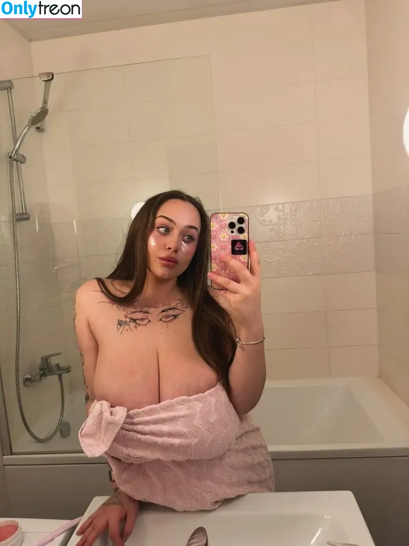 KiraClark nude photo #0771 ( / SensitiveBabe / kiraclark_)