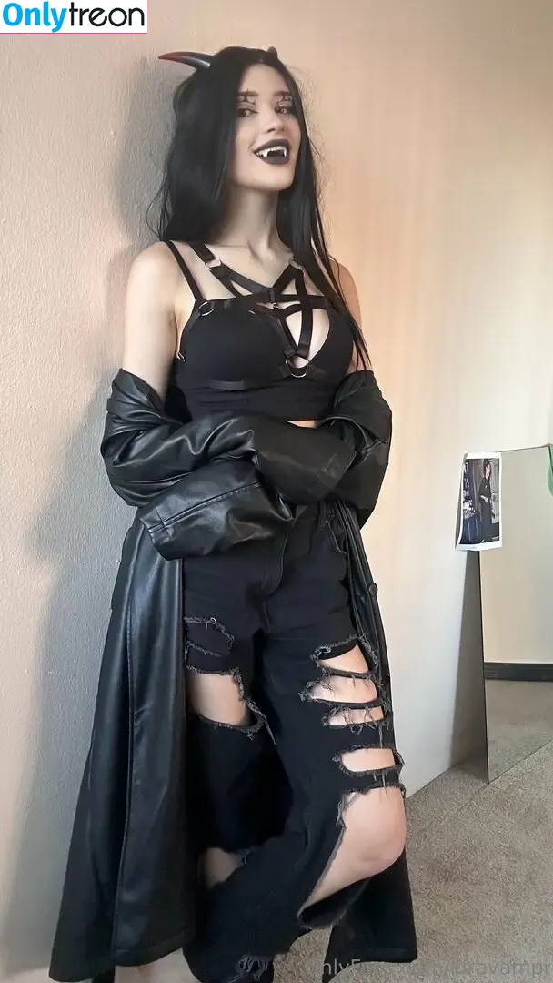 kiravampi nude photo #0020 (kiravampp)