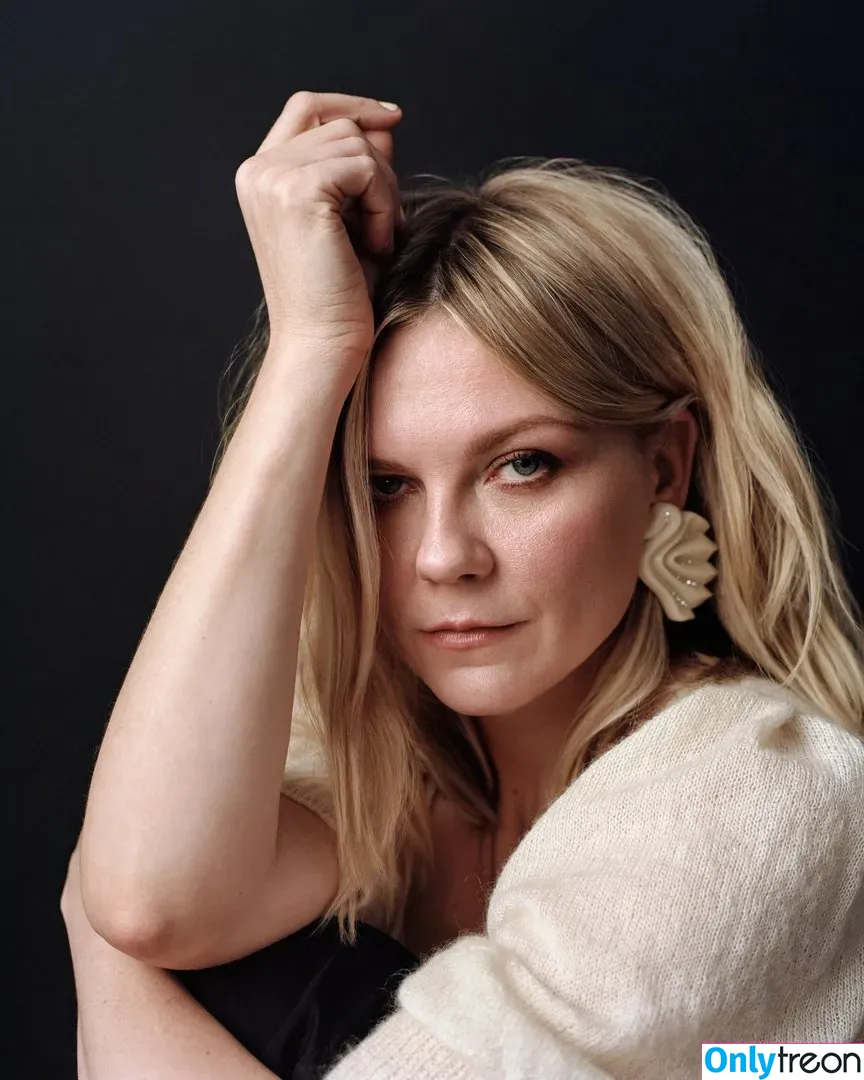 Kirsten Dunst nude photo #0012 (kirstendunst)
