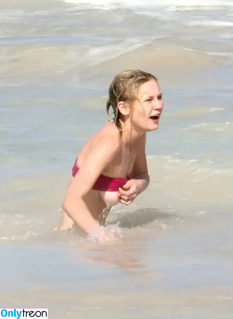 Kirsten Dunst nude photo #0019 (kirstendunst)