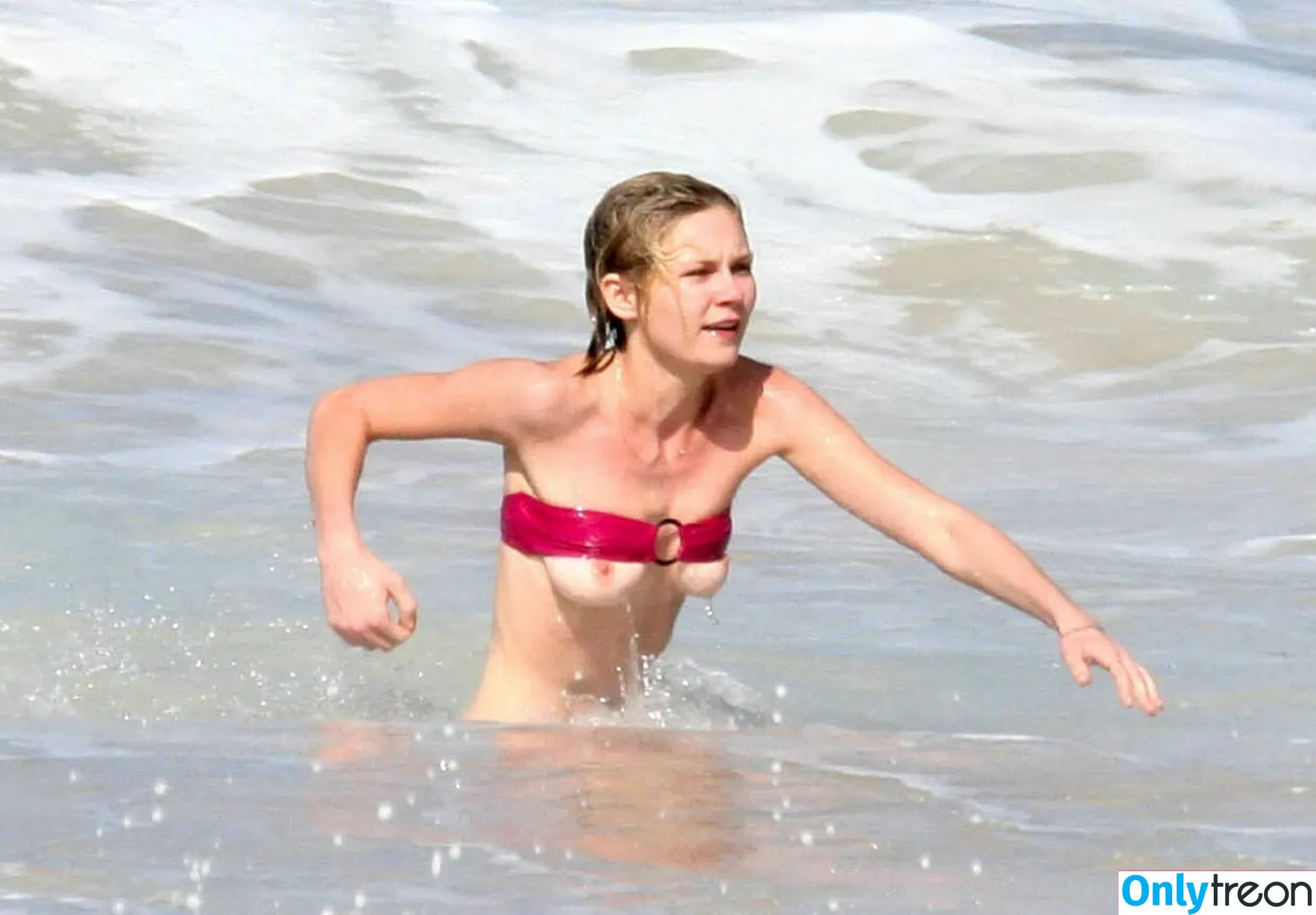 Kirsten Dunst nude photo #0020 (kirstendunst)