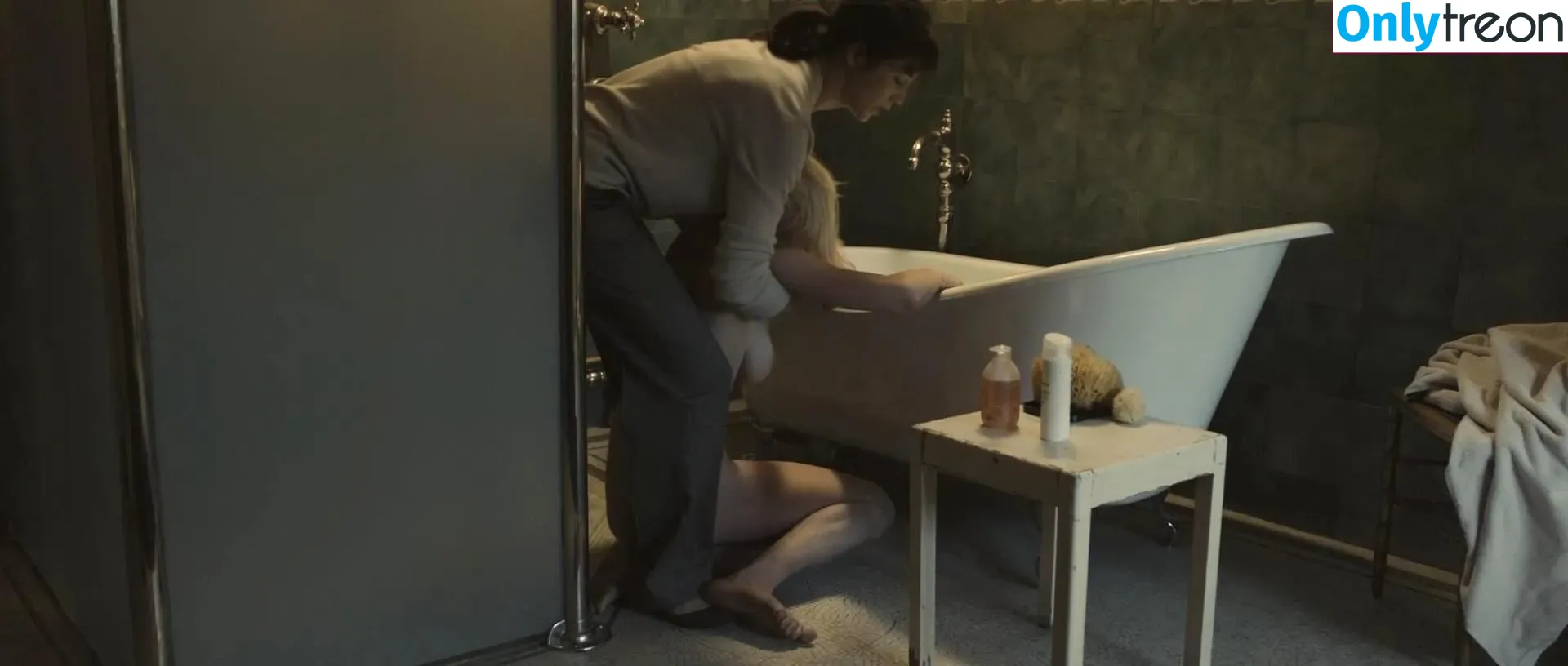 Kirsten Dunst nude photo #0038 (kirstendunst)