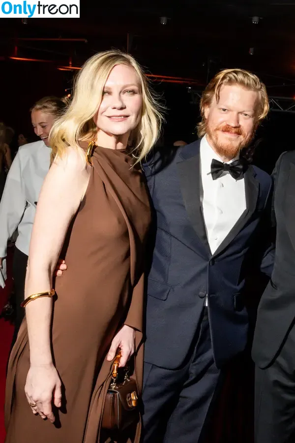 Kirsten Dunst nude photo #0644 (kirstendunst)