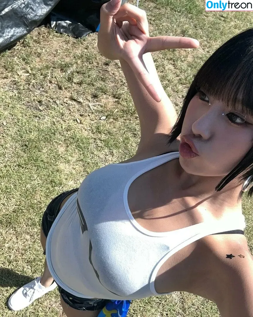 KissLife nude photo #0076 (Julie / juliephilia / kissoflife_s2)