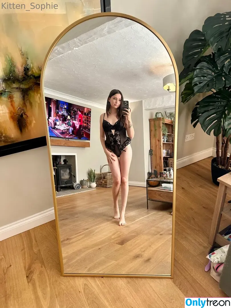 kitten_sophie nude photo #0207 (kitten_sophie16)
