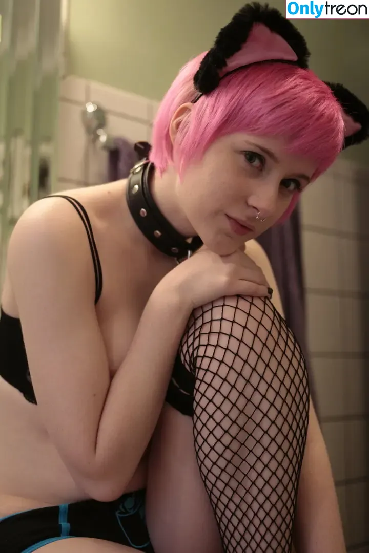 kittycafe nude photo #0041 (hellokittycafe / imurmomnow)