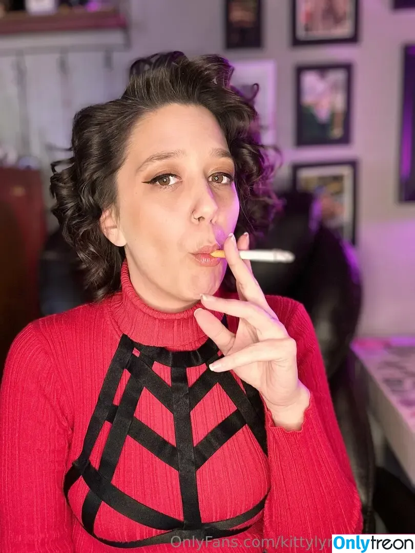 kittylynnsmokes2 nude photo #0048 (kittylynnsmokes2)