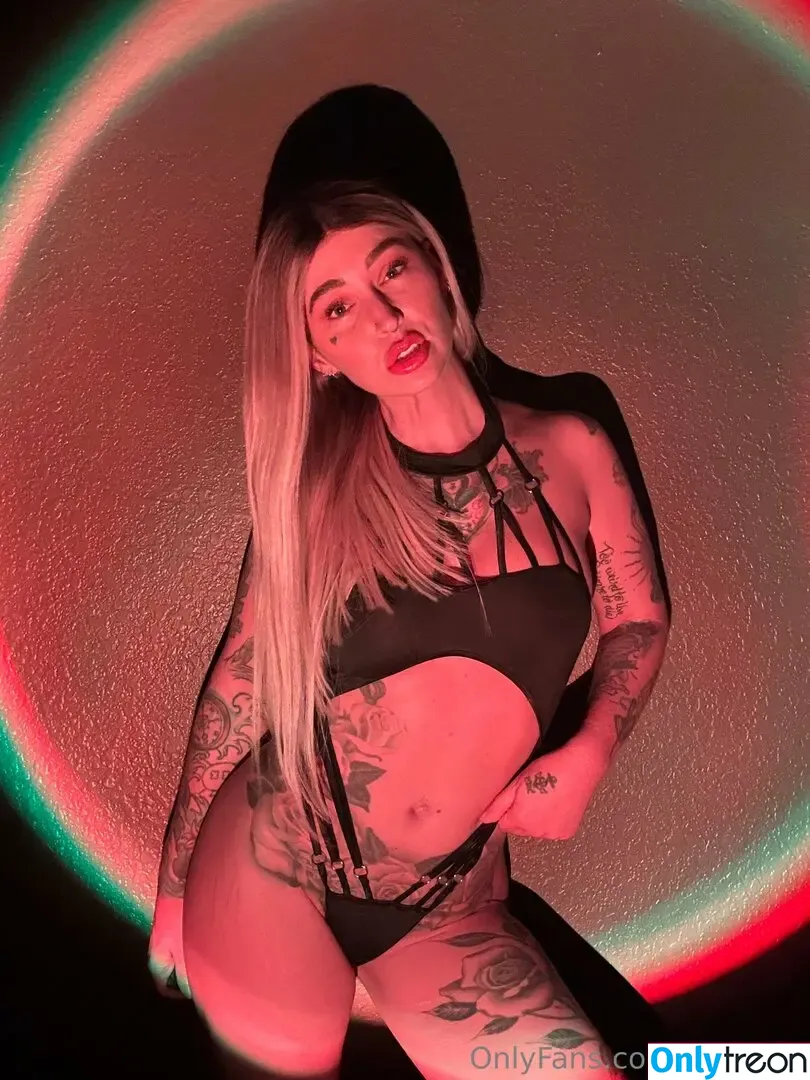 Kleio Valentien nude photo #0006 (KleioValentien)