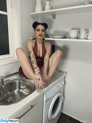 kleopwtrx / imkkleeo nude photo #0211