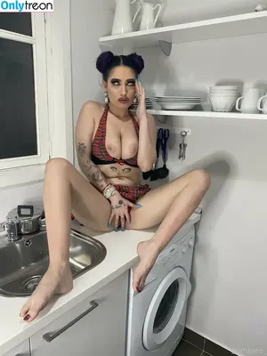 kleopwtrx / imkkleeo nude photo #0225