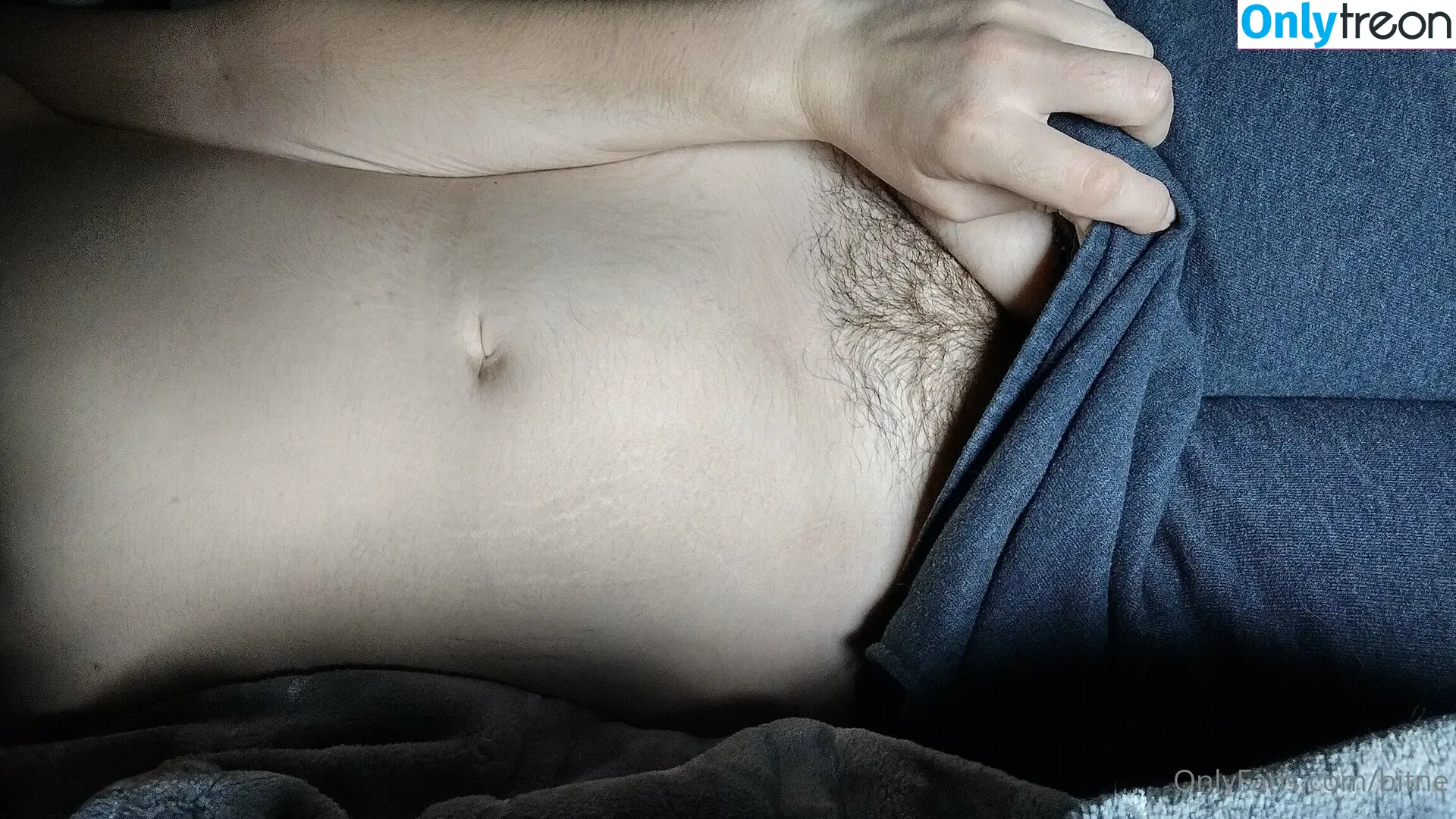 kneebes nude photo #0050 (0knees_bees0)
