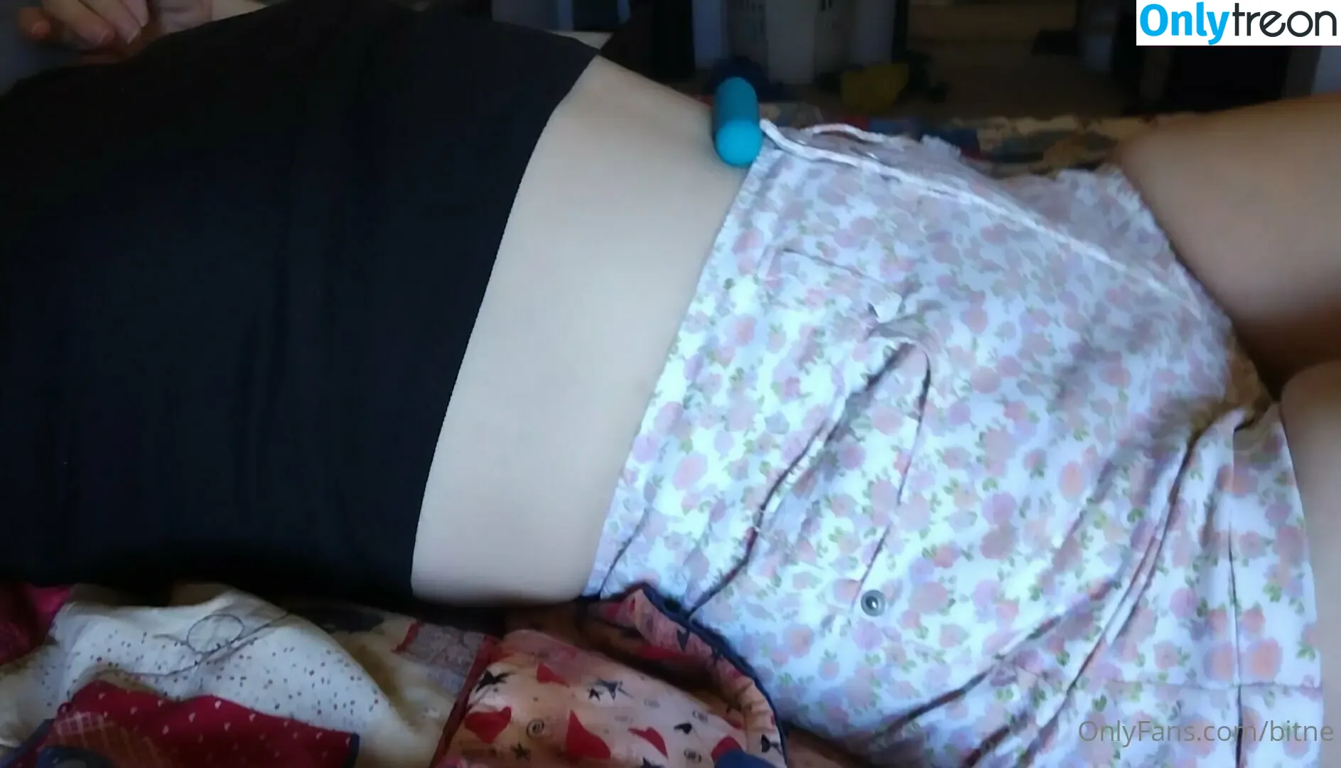 kneebes nude photo #0060 (0knees_bees0)