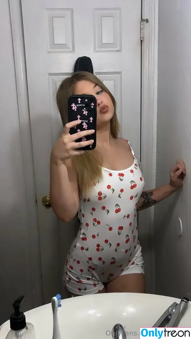 Knz_kutie nude photo #0008 (Maxkenzie / knz_marie)