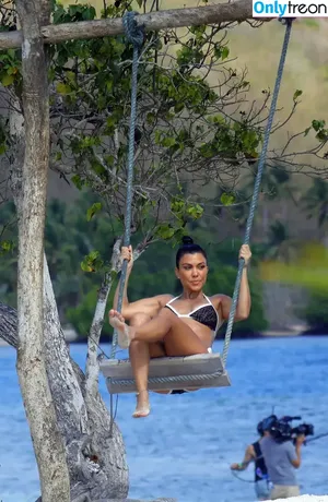 Kourtney Kardashian / kourtney_kardashian / kourtneykardash nude photo #1586