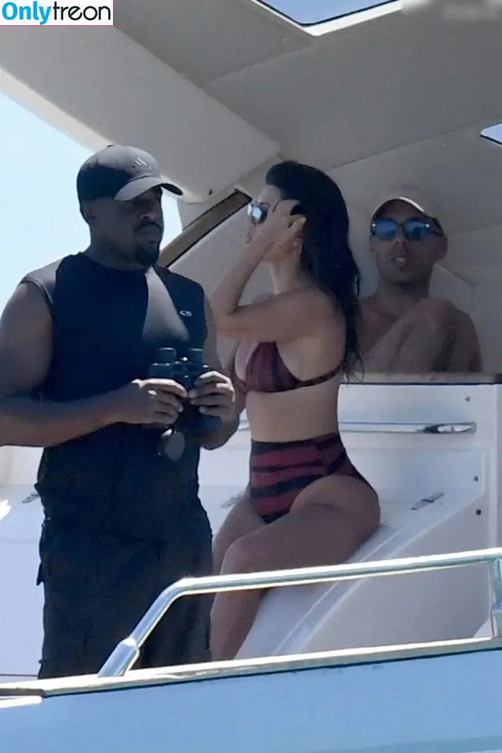 Kourtney Kardashian nude photo #1545 (kourtney_kardashian / kourtneykardash)