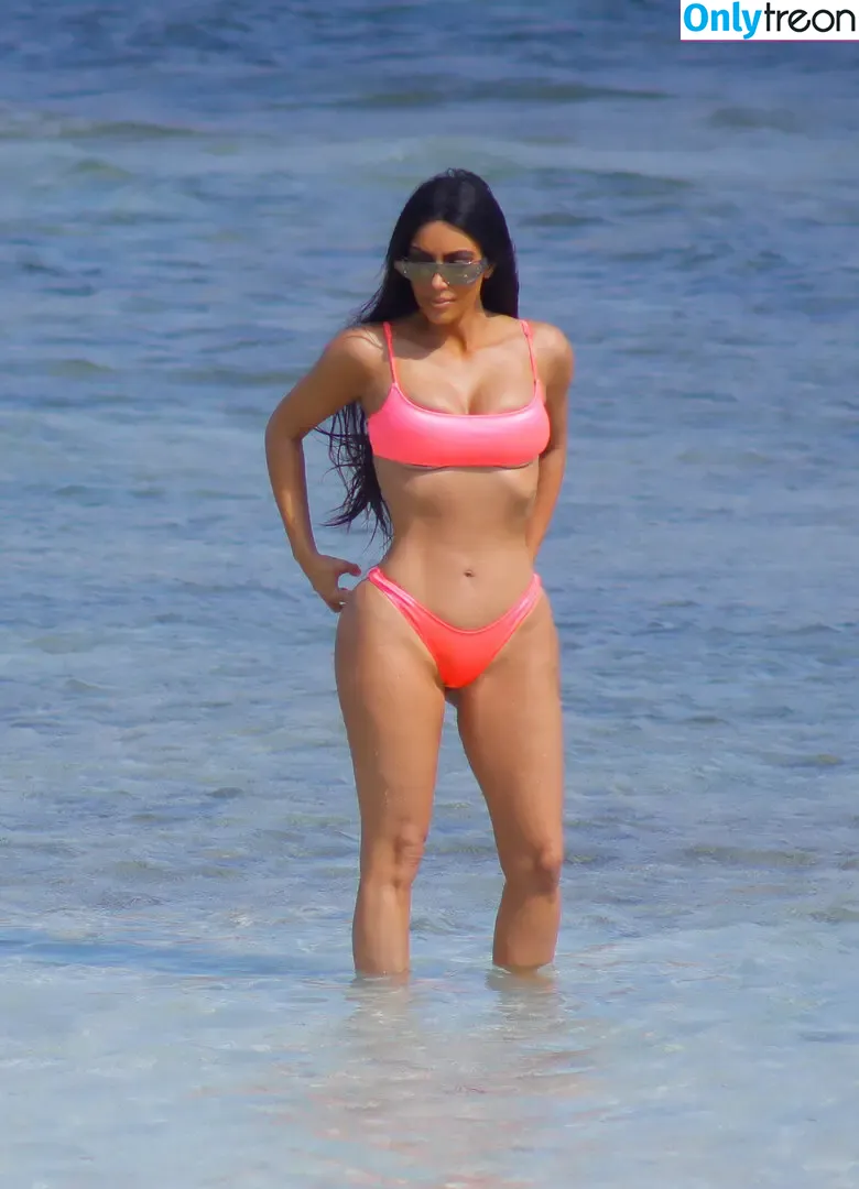 Kourtney Kardashian nude photo #1573 (kourtney_kardashian / kourtneykardash)