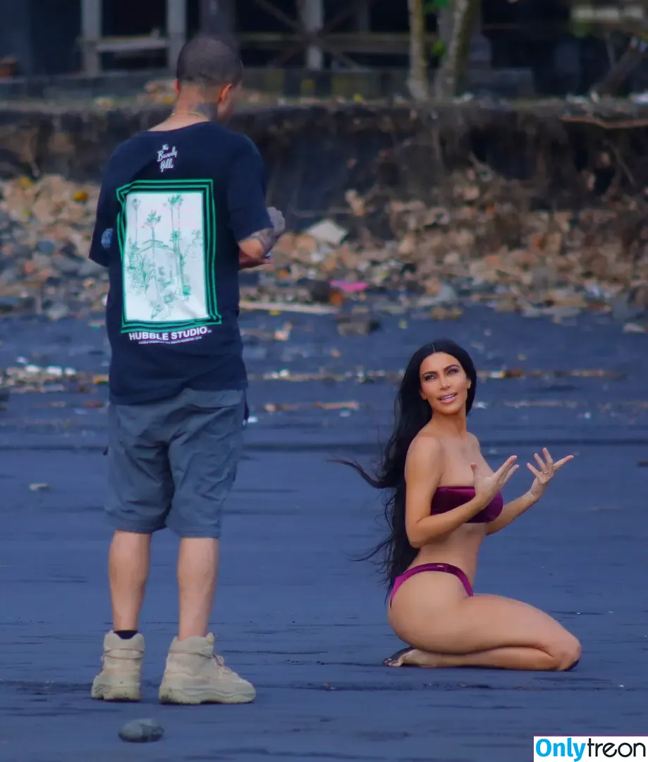 Kourtney Kardashian nude photo #1578 (kourtney_kardashian / kourtneykardash)