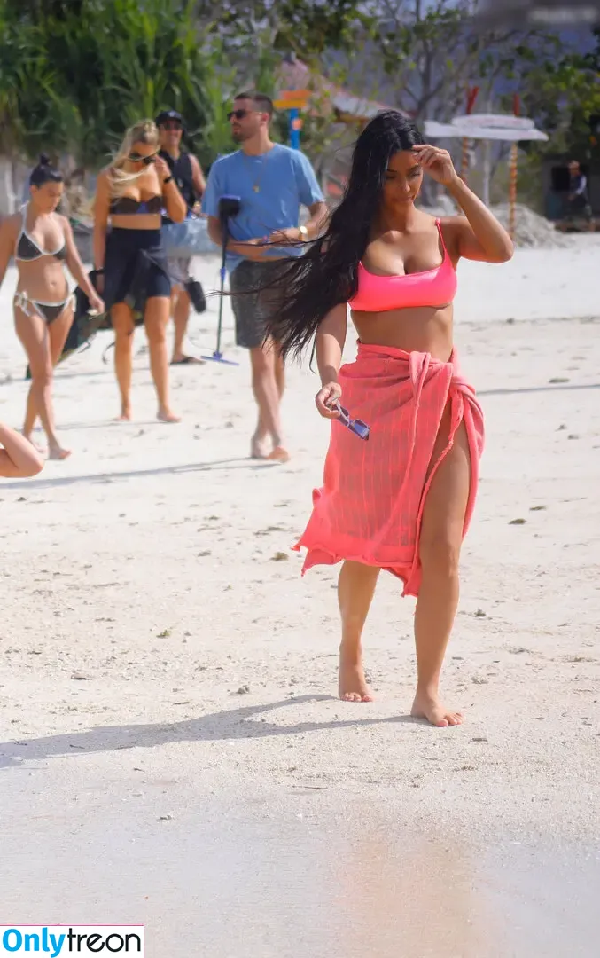 Kourtney Kardashian nude photo #1585 (kourtney_kardashian / kourtneykardash)