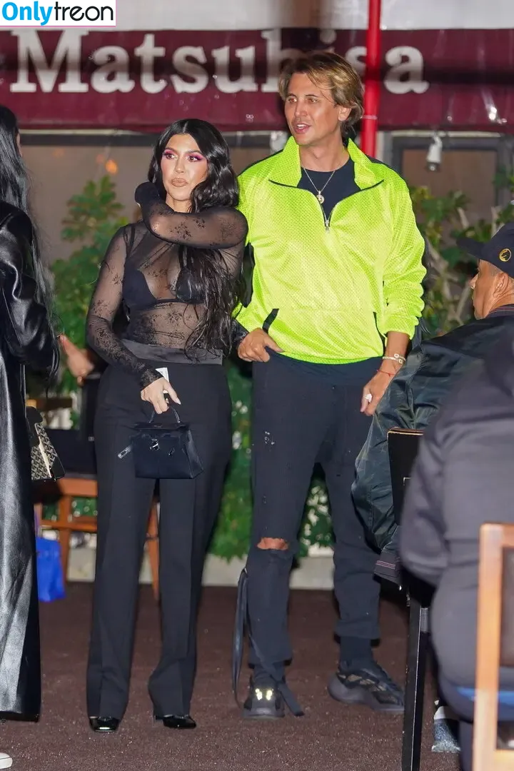 Kourtney Kardashian nude photo #1591 (kourtney_kardashian / kourtneykardash)