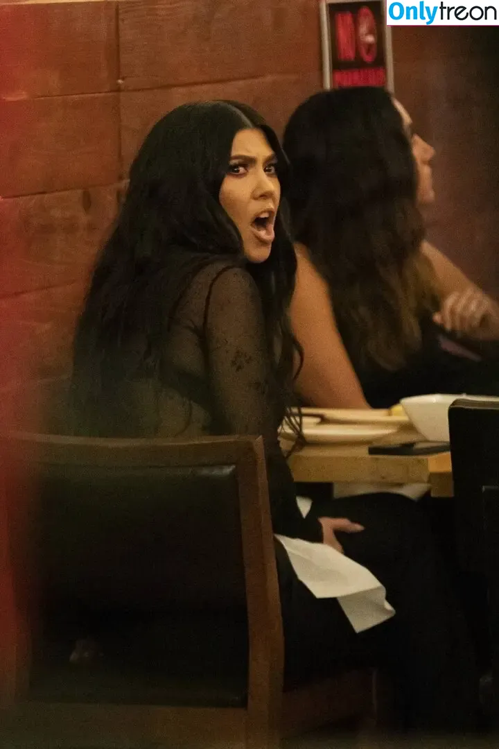 Kourtney Kardashian nude photo #1592 (kourtney_kardashian / kourtneykardash)