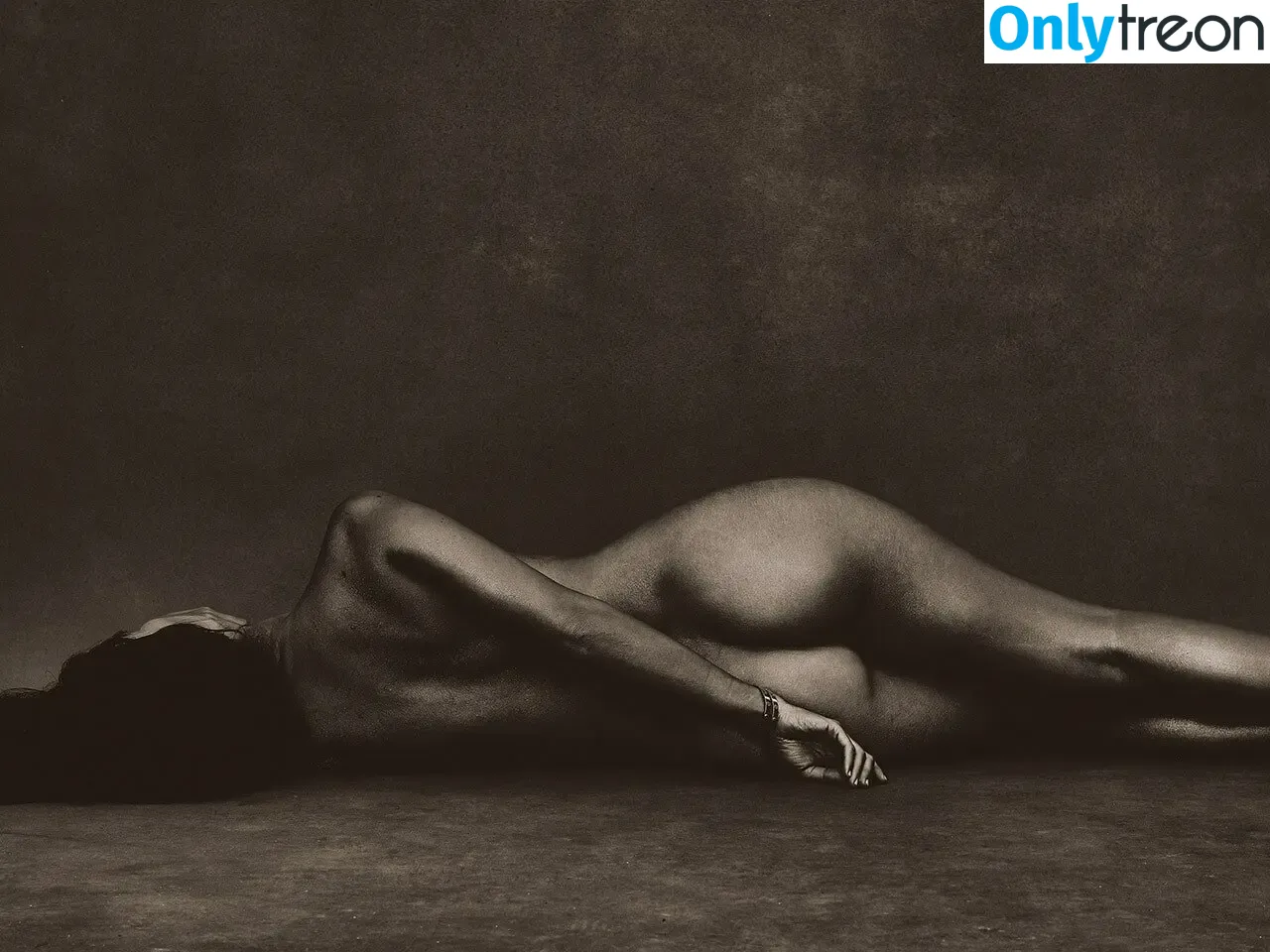 Kourtneykardashian nude photo #0001 (Kourtneykardashian)