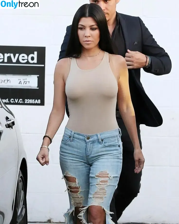 Kourtneykardashian nude photo #0002 (Kourtneykardashian)