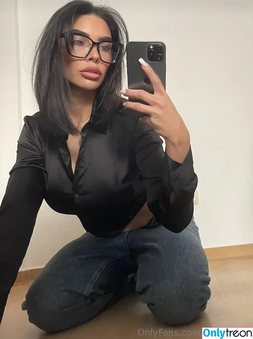 Krissiswrld nude photo #0057 (Krissiswrld)