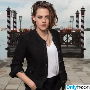 Kristen Stewart / kristenstewart / kristenstewartx nude photo #0386