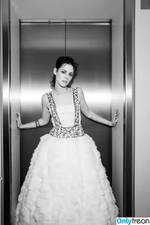 Kristen Stewart / kristenstewart / kristenstewartx nude photo #0717