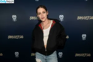 Kristen Stewart / kristenstewart / kristenstewartx nude photo #0781