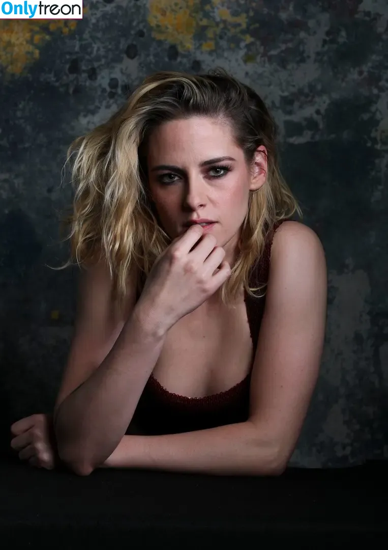 Kristen Stewart nude photo #0079 (kristenstewart / kristenstewartx)